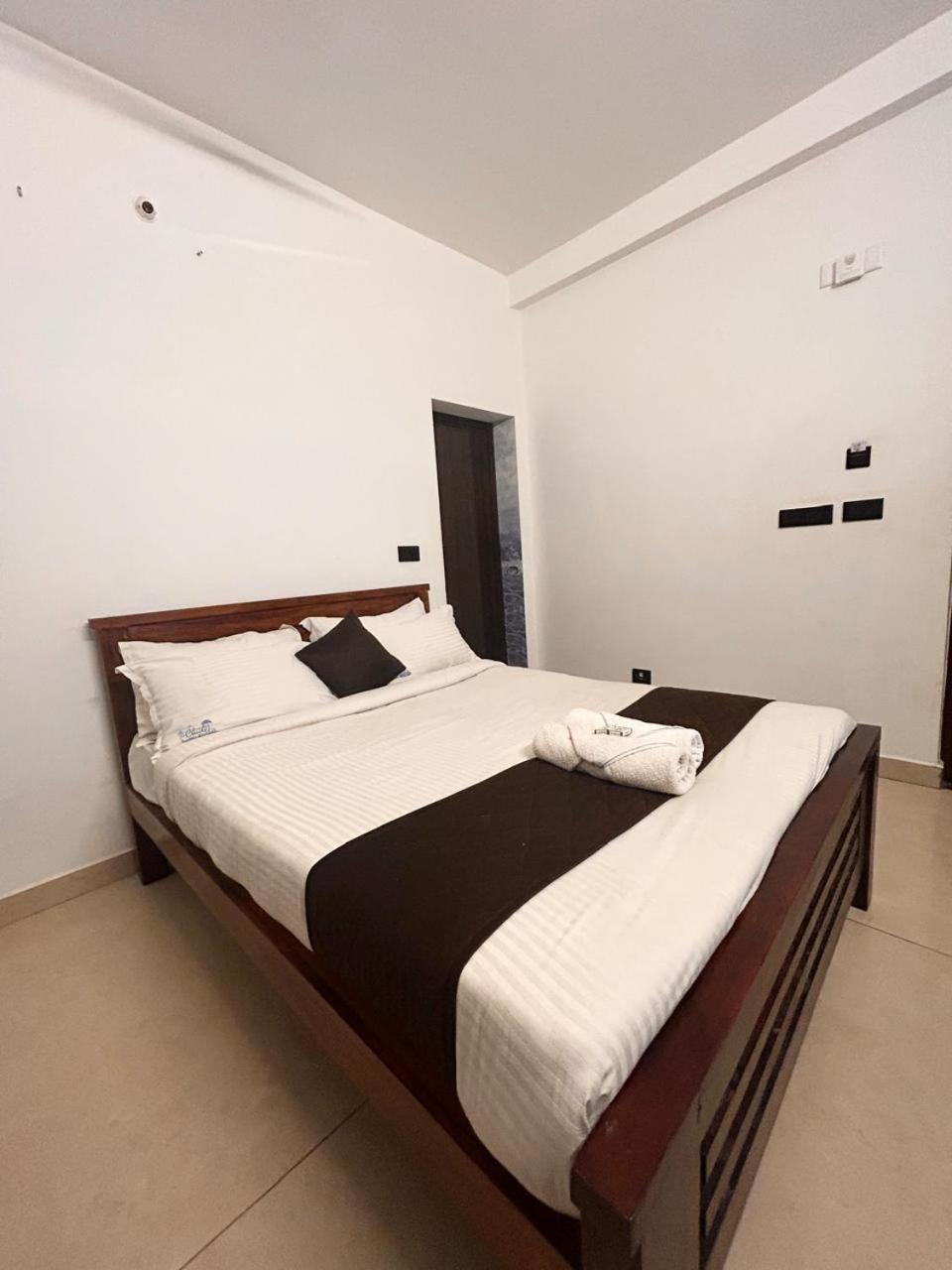 The Ocean Edge Hotel Puduccseri Kültér fotó