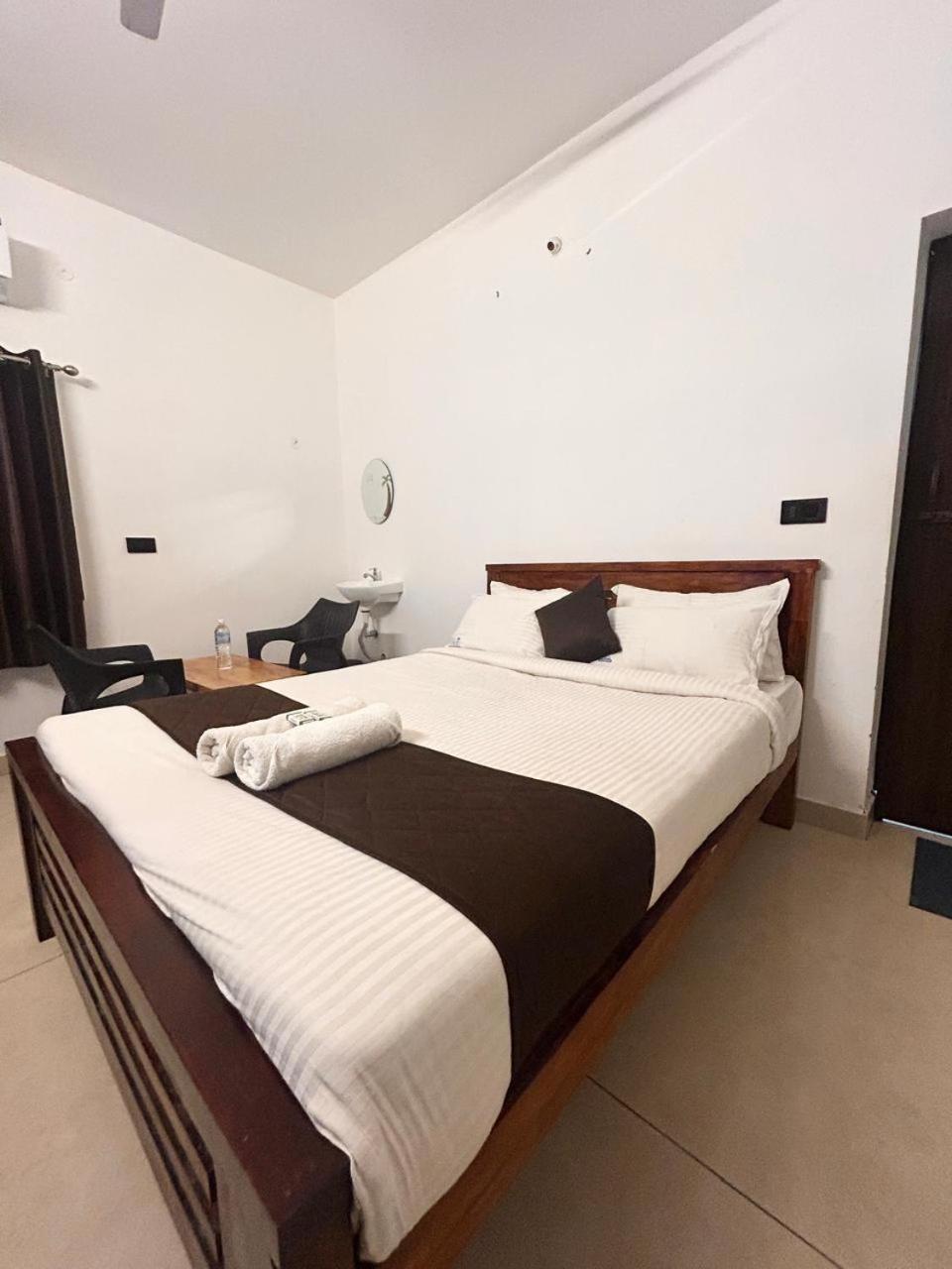 The Ocean Edge Hotel Puduccseri Kültér fotó
