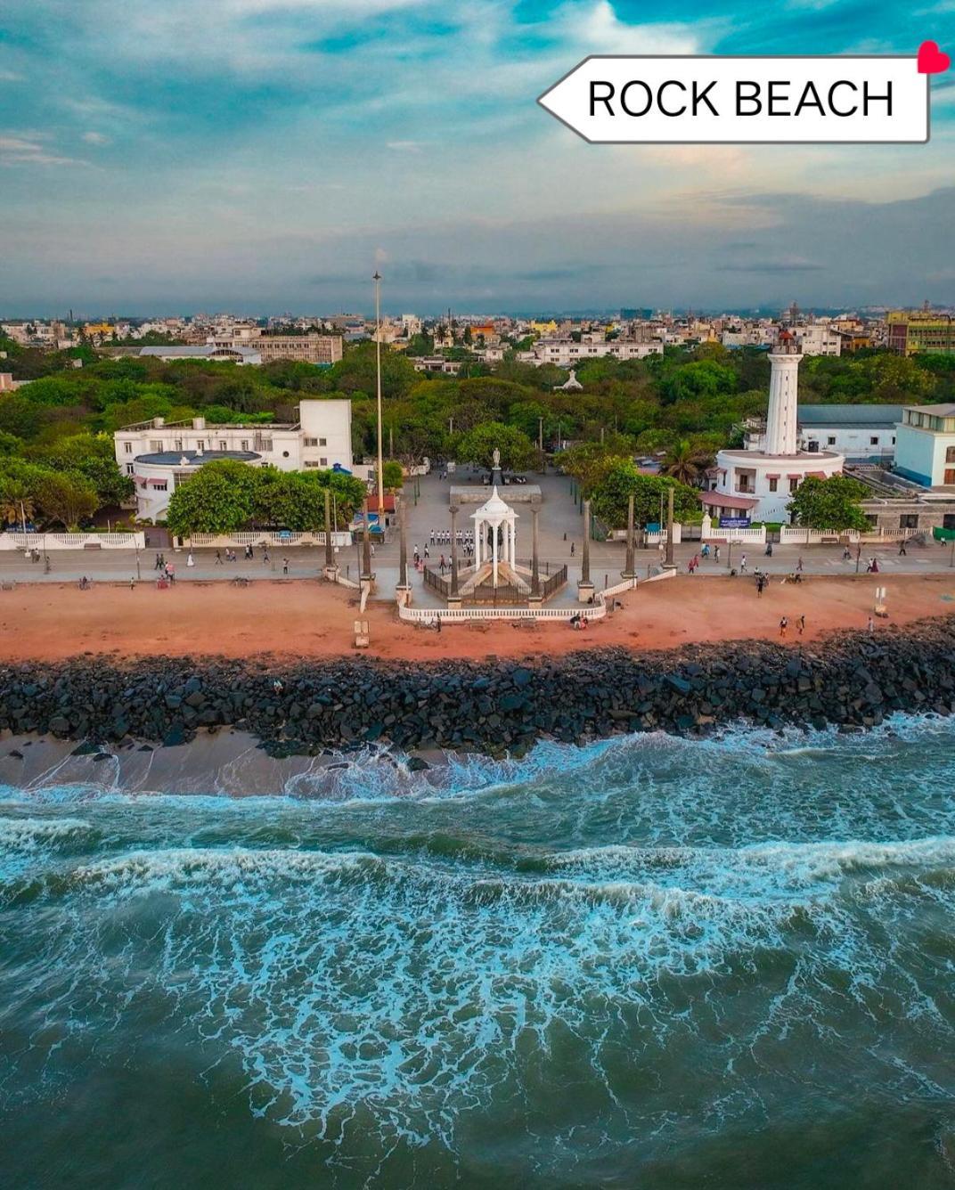 The Ocean Edge Hotel Puduccseri Kültér fotó